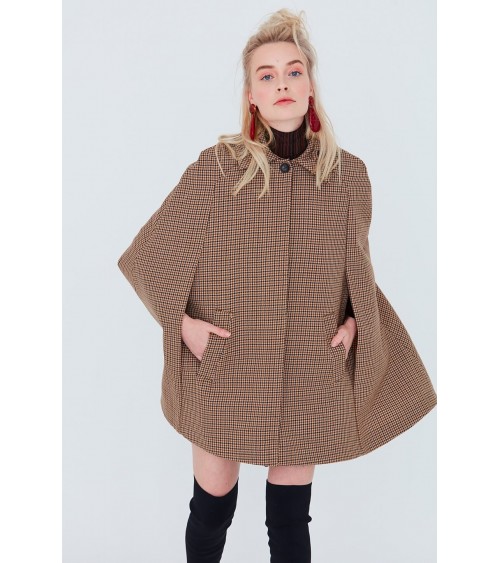 Sleeveless jeans-style jacket/coat with classic seam details