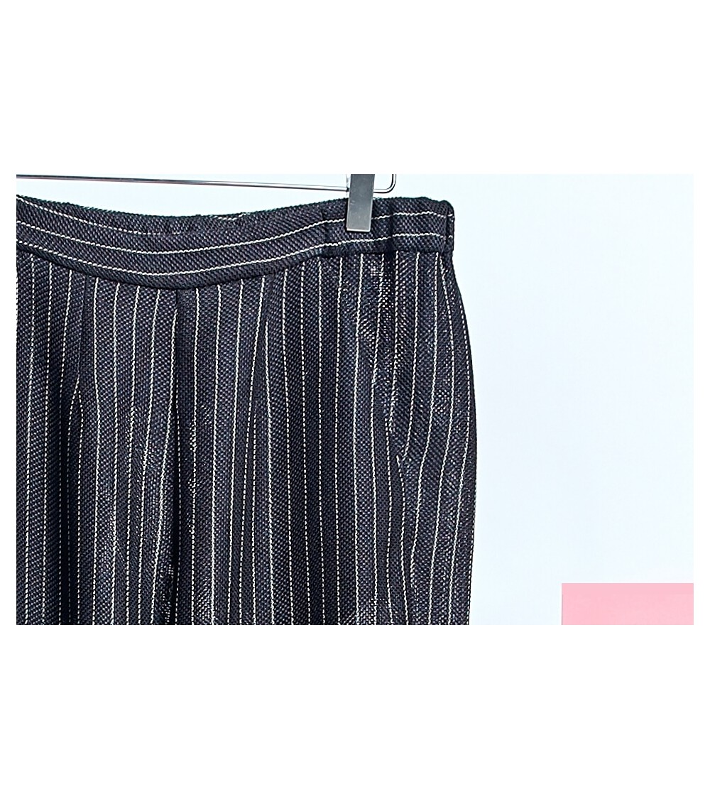 Le 3003 PDF Loose trousers with elastic waistband and slant pockets.