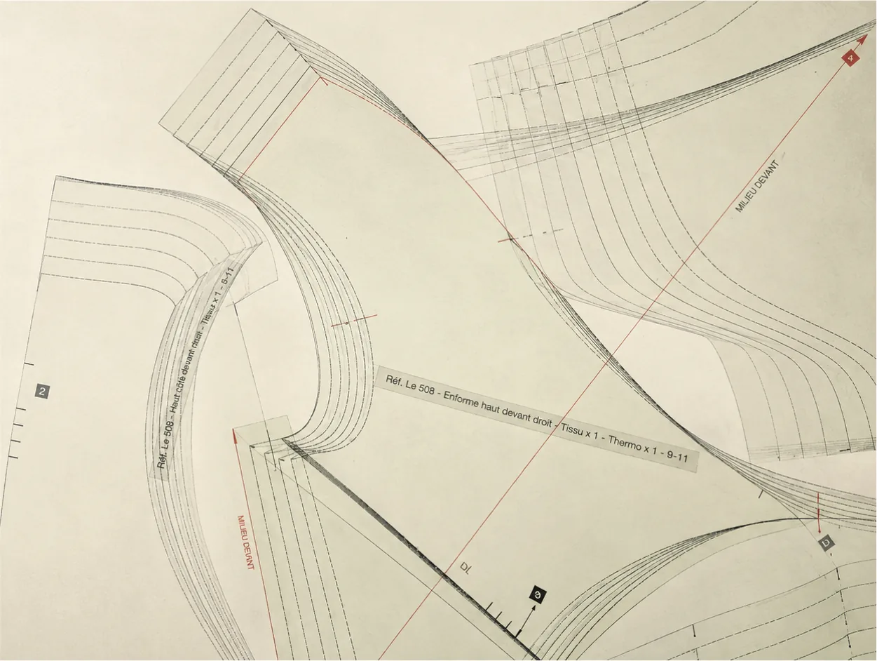 A graded draft on paper, “Réf. Le 508”, with its centre-front lines in red